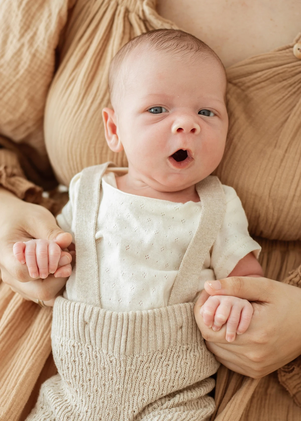 Newbornshoot van een pasgeboren baby